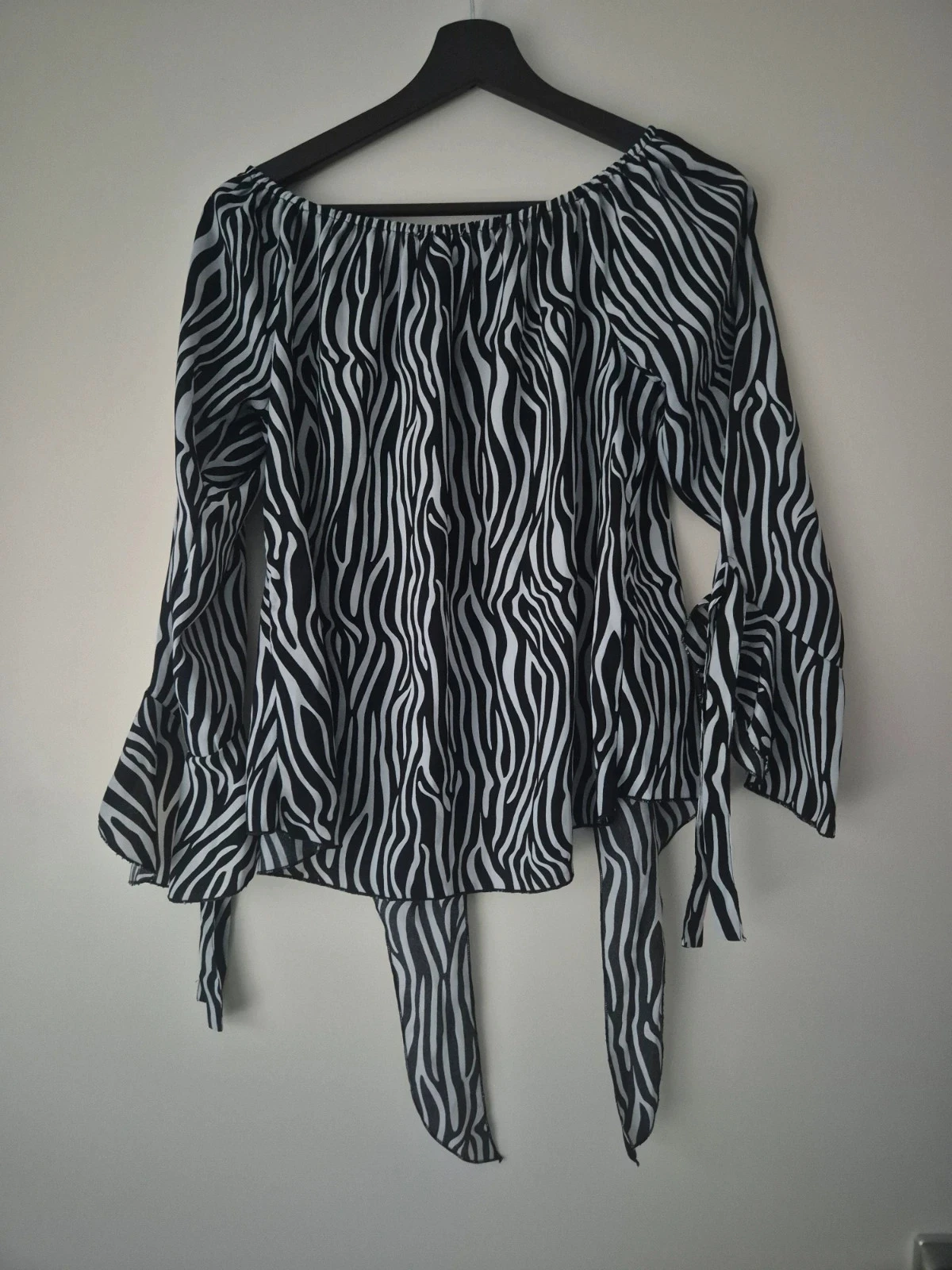 Blusa con estampado de cebra talla L con detalle de lazo – photo 2